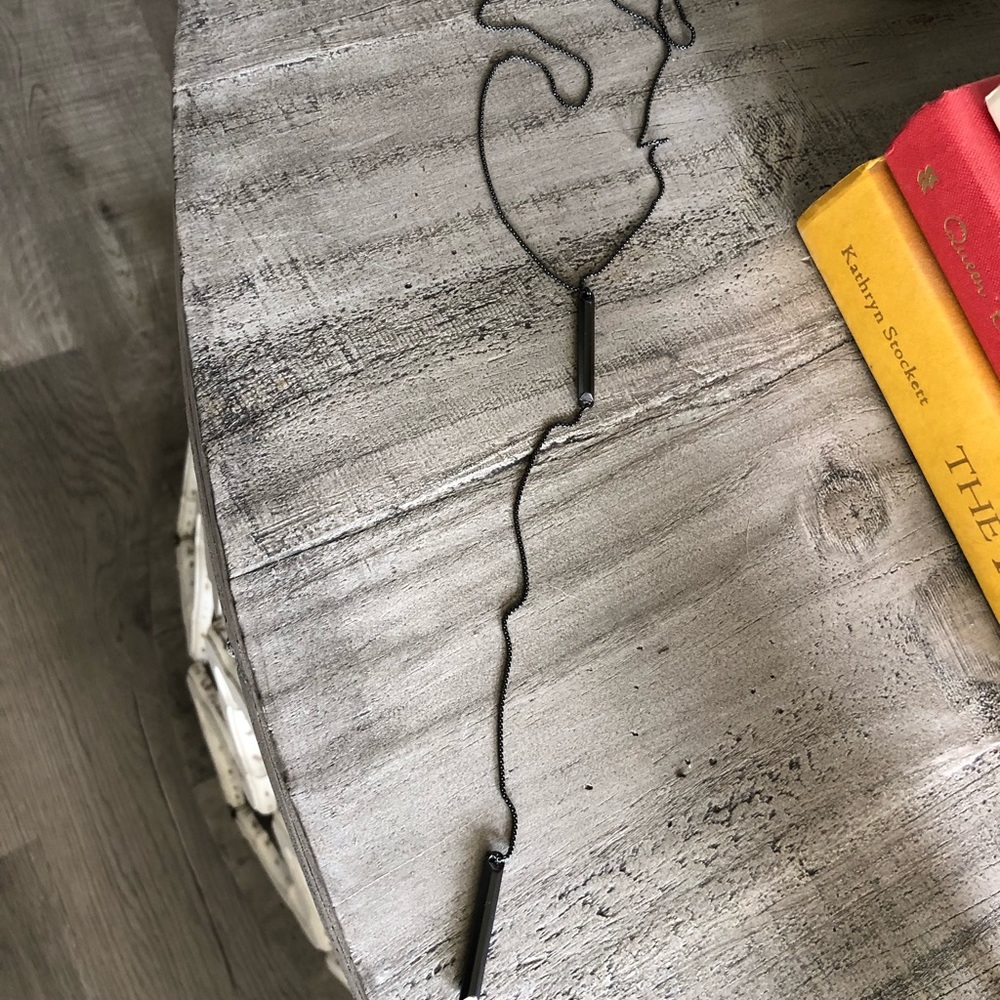 Kendra Scott necklace